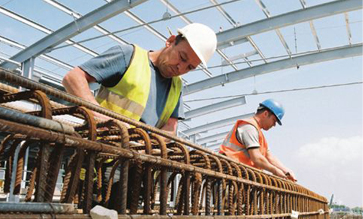 trabajadores de varilla de acero corrugado